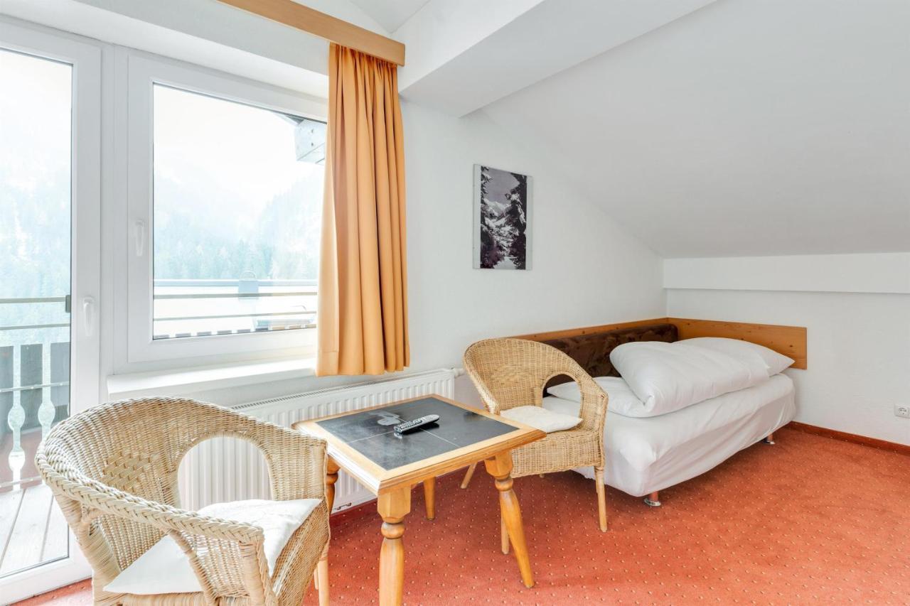 Hôtel Chalet Martin à Sankt Anton am Arlberg Extérieur photo